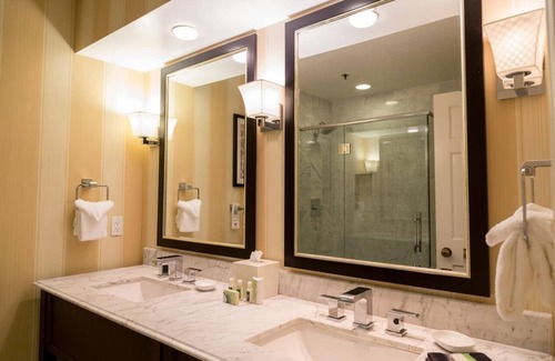 Carlsbad Village Resort | The Carlsbad Inn 1 Bedroom Sleeps 4