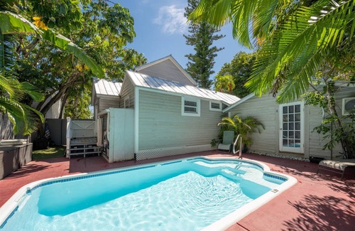 Meadows Condo | The Caroline Suite | 1 bed, 1 bath condo w/shared pool