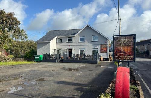 Laugharne Hotel | The Carpenters Arms Rooms in Broadway, Laugharne