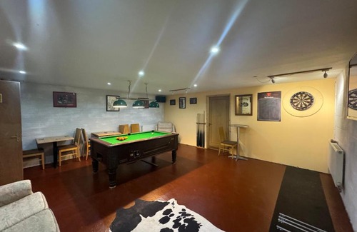 Laugharne Hotel | The Carpenters Arms Rooms in Broadway, Laugharne