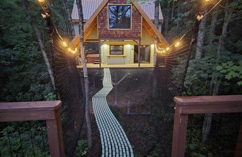 Sugarfork Cabin | The Carpentree Treehouse, The Carpentree - by Highlands Treehouse Retreat