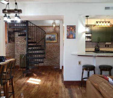Downtown Baltimore Villa | The Carraige House of Mount Vernon