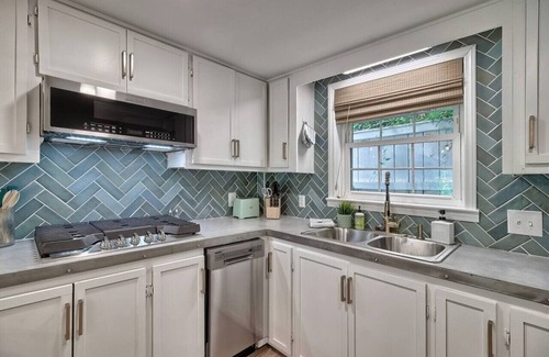 Columbia House | The Carriage House @Downtown!