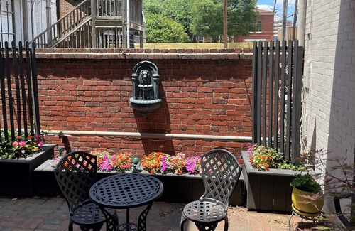 Monroe Ward House | The Carriage House Downstairs Garden Cottage- Downtown Richmond/VCU