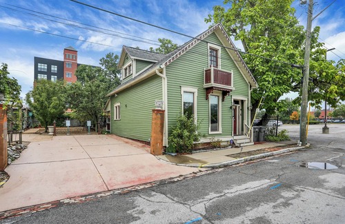 Downtown Indianapolis House | The Carriage House at The Birdhouse on Meridian.