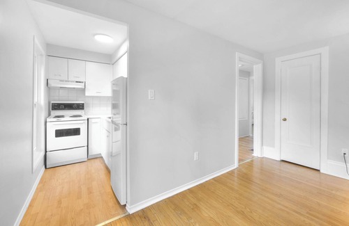 Kitchener House | The Carrie - Downtown Hideaway