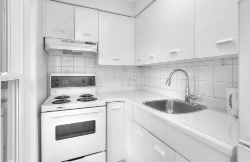 Kitchener House | The Carrie - Downtown Hideaway