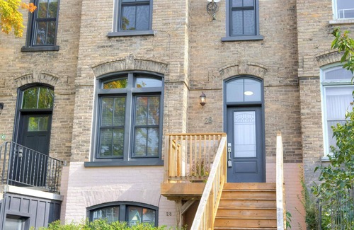 Kitchener House | The Carrie - Downtown Hideaway