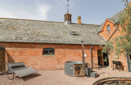 Huntley Cottage | THE CART ARMS, pet friendly, with hot tub in Huntley