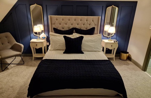 Witney Bed & Breakfast | The Case in Point. Heart of Witney & The Cotsworlds. Pet friendly.