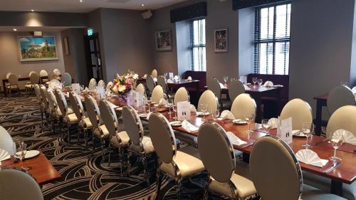 Neath Hotel | The Castle Hotel Neath