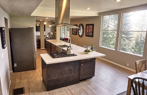 Lake Arrowhead Apartment | The Castle II and Majestic Views