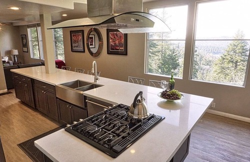Lake Arrowhead Apartment | The Castle II and Majestic Views