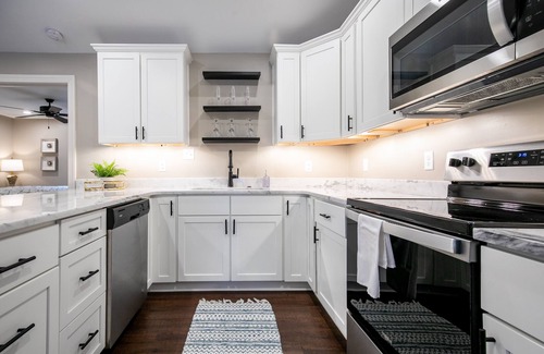 Oxford Condo | The Catherine, 1BR Cozy Studio by Velvet Ditch Villas