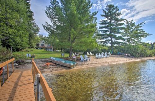 Raymond House | The Cedars Cabin with Beach Access on Panther Pond