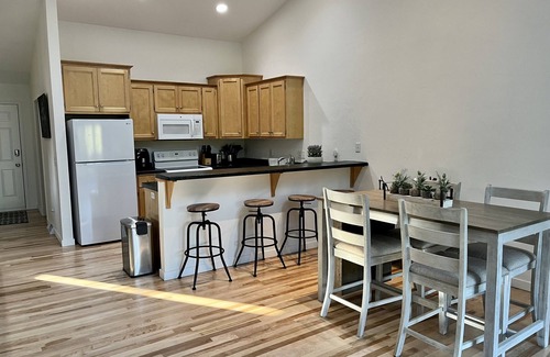 Appleton Apartment | The Cedars Hideaway: Tranquil Retreat in Kimberly