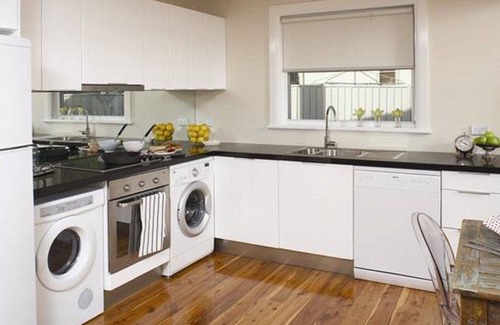 Scone House | The Cedars..Luxury Home in centre of town