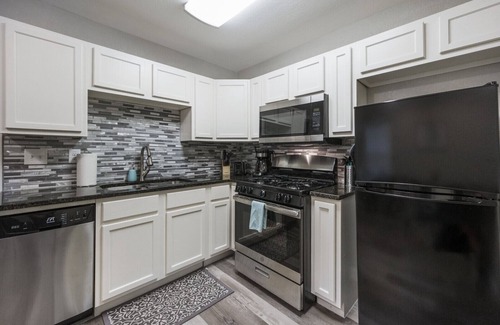Brookview House | The Central Cottage: 7 mins from Magnolia Table, Silos, Baylor & Downtown Waco