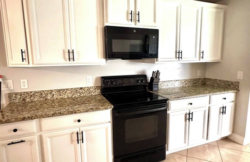 Altamonte Springs House | The Centralized Haven 3 bedroom home restaurants, attractions & fun minutes away
