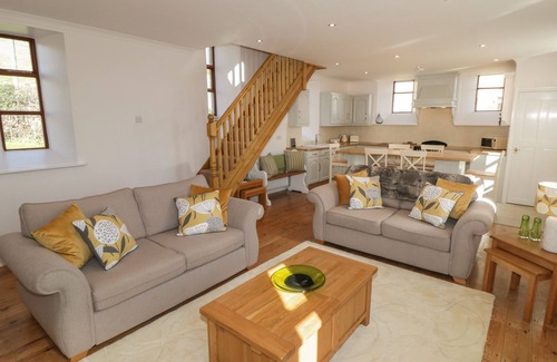 Redcar Cottage | THE CHAPEL, pet friendly, with a garden in Saltburn-By-The-Sea