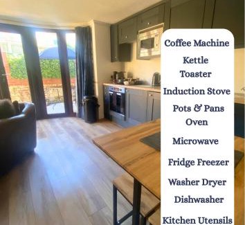 Worcester Apartment | The Chapel - Worcester City - FREE Parking, WI-FI, Toiletries - TVs in rooms - Stocked kitchen - Entire Apart - Self Check-In - Outside Space