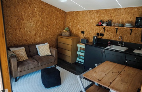 Carlisle Cottage | THE CHARD, pet friendly, with hot tub in Longtown