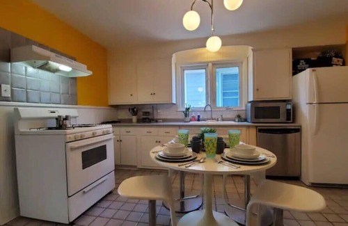 Brooklawn - St. Vincent Apartment | The Charles Home 4 King Beds 2bath 2kitchn 2Living