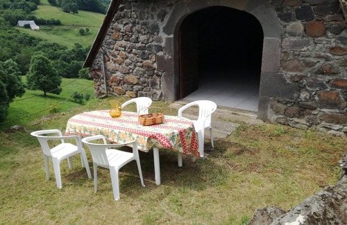 Thiezac House | THE CHARM OF THE RENOVATED OLD