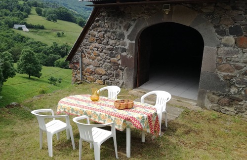 Thiezac House | THE CHARM OF THE RENOVATED OLD