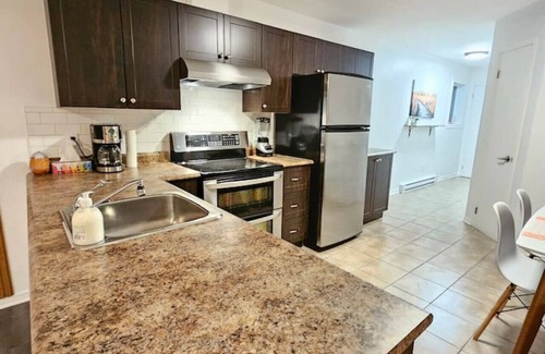 Gatineau Apartment | The charming 3 bedroom with a river view