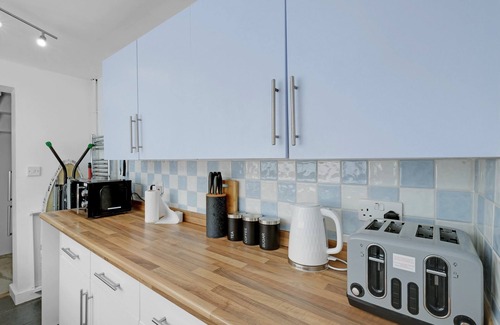 Reading City Centre House | The Charming 3 Bedroom House at Blakes Cottages