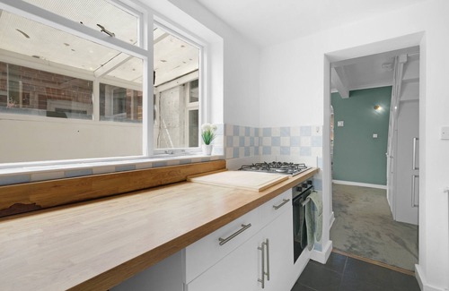 Reading City Centre House | The Charming 3 Bedroom House at Blakes Cottages