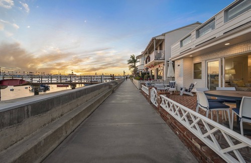 Balboa Island Apartment | The charming Balboa Island Bayfront Beach House