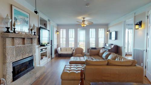 St. Augustine Beach House | The Chautauqua Gorgeous Direct OCEANFRONT Home 3 Decks Pool Table - Amazing Views