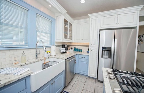 Rountree House | The Cherry St House [Main Floor]-No Cleaning Fee