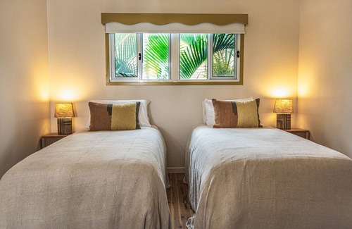 Palm Beach Hotel | The Cheshire Cat Motel
