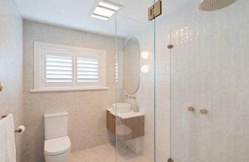 Glenelg South House | The Chester - 2BR Chic House with Outdoor Tub
