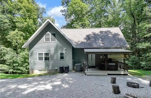 Rockbridge House | The Chestnut - Hocking Hills Lakeside Oasis!n