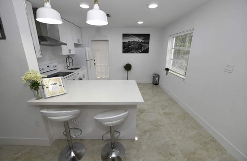 Poinsettia Heights Apartment | ♚The CHIC Apt♚2BR|Near Beach|Port|Airport|Las Olas