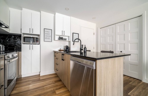 Saint-Roch Apartment | The Chic Charest | Terrace | Pool & BBQ | AC