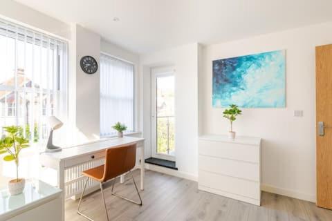 Headington Apartment | The Chic Nexus Apartment 2023 New-Build