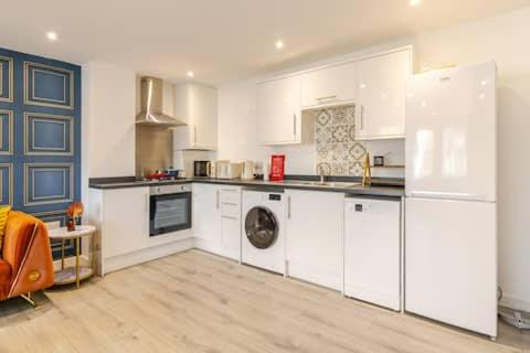 Headington Apartment | The Chic Nexus Apartment 2023 New-Build