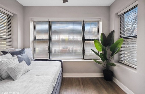 South Shore Condo | The Chic Urban Oasis Near the Lake!