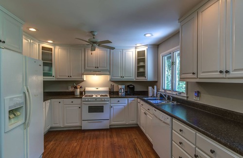 Boone Cottage | The Chimney Cabin near ASU & Downtown Boone