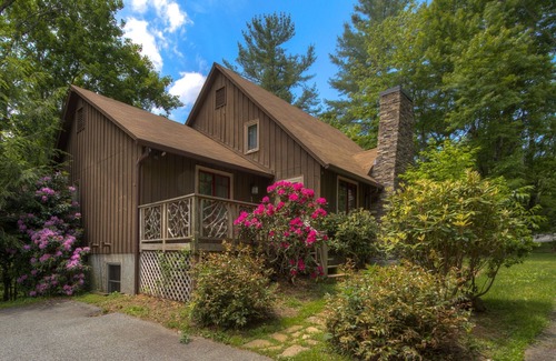 Boone Cottage | The Chimney Cabin near ASU & Downtown Boone