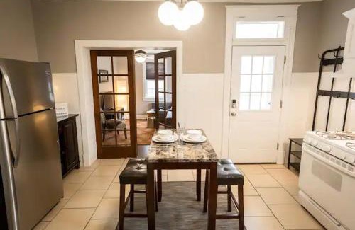 The Hill House | The Chocolate Suite - Walkable and Peaceful home