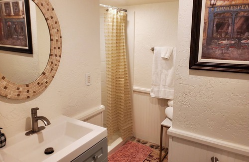 Twin Peaks Cabin | The Christmas Pine Cabin at The Twin Peaks Lodge