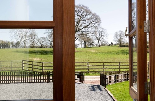 Leominster Cottage | THE CIDER HOUSE, pet friendly, with a garden in Leominster