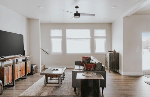 Four Corners House | The Circle Unit B