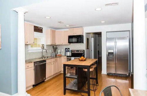 Southwest Raleigh House | The City Cottage, pet friendly, walk to shops, food & NCSU